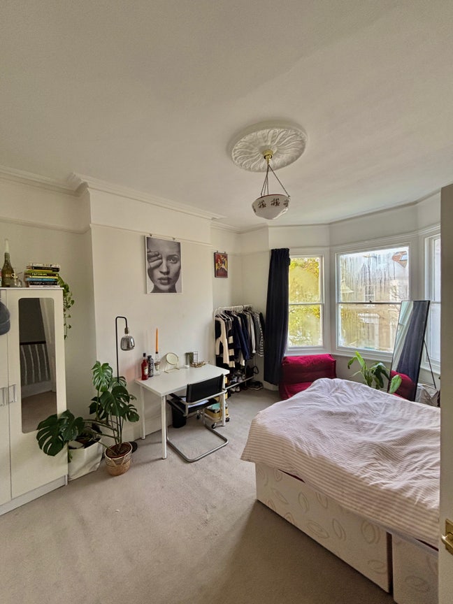 Bay window double room in Ealing Main Photo