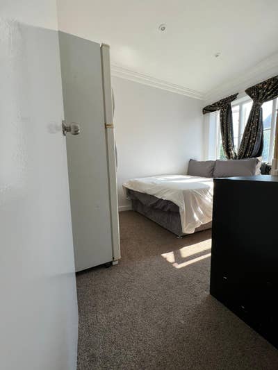 Spacious Rooms in Quiet Residential Area Main Photo