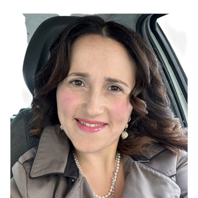 I am a professional female aged 33. I am look... Main Photo