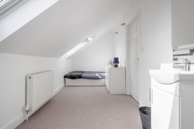 Professional Shared House Main Photo