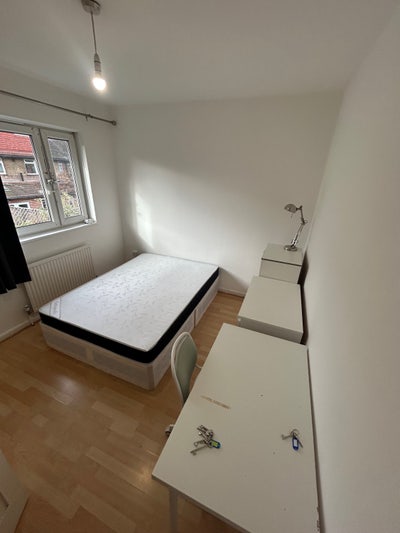 Prime Location Double Room Aldgate/Bethnal Green Main Photo