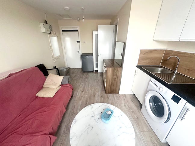 ***Studio Flat to Rent in EN3*** Main Photo