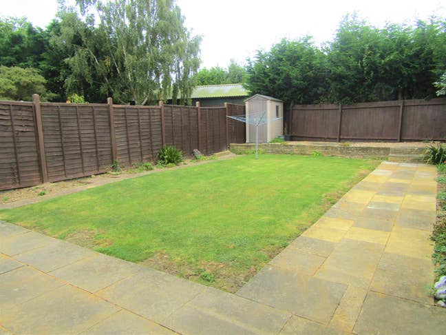 Fantastic 3 Bedroom House in 5 Woodward Close PE7 Main Photo