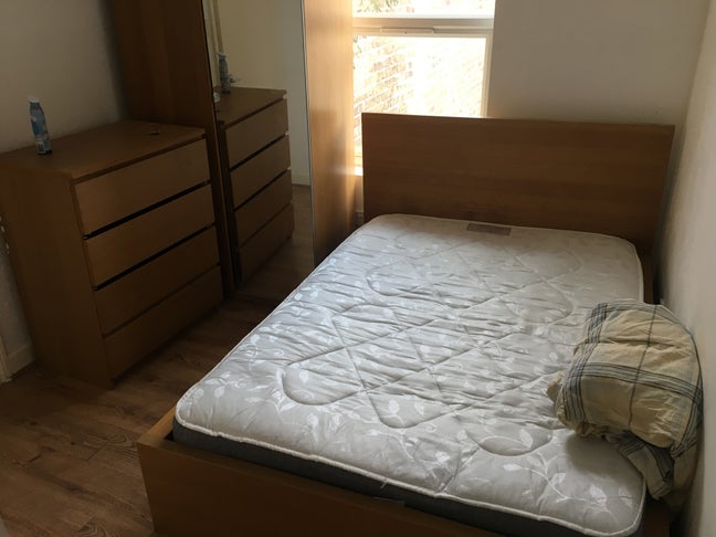 Nice & Spacious Room in Chiswick Main Photo