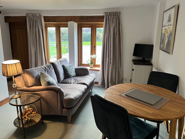 Double ensuite & private kitchenette/lounge  Main Photo