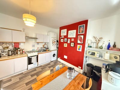 Three Bedroom flat to rent in Holloway Road N7  Main Photo