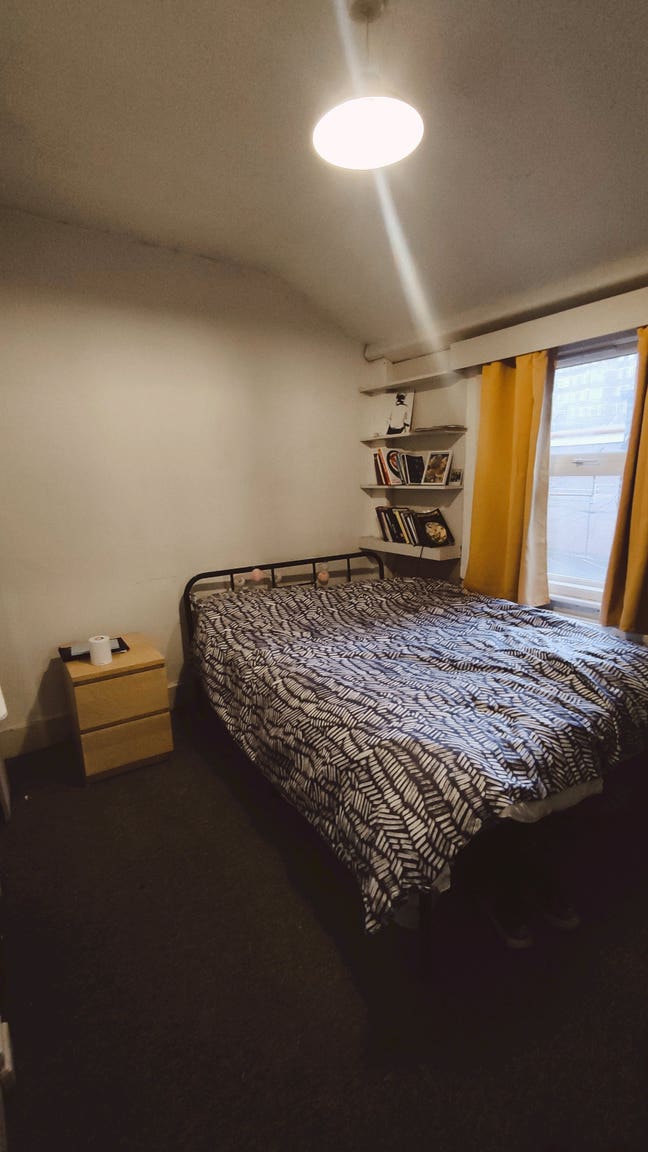 Bright double room to sublet for December Main Photo