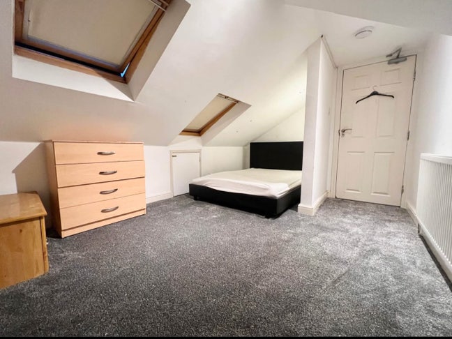 Double Rooms Available Next to Hospital, LU4  Main Photo