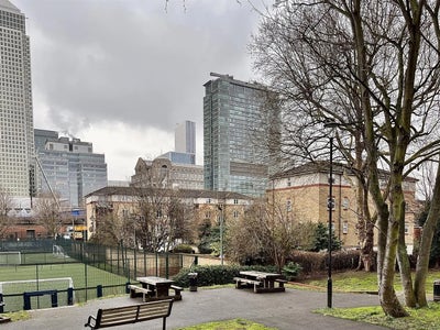 Canary Wharf Double Room with Balcony mid Sept! Main Photo