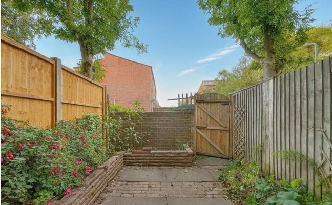 5 bedroom Archway Main Photo