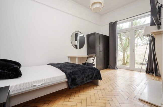 Beautiful En-Suite & Large Double Rooms -Bills INC Main Photo