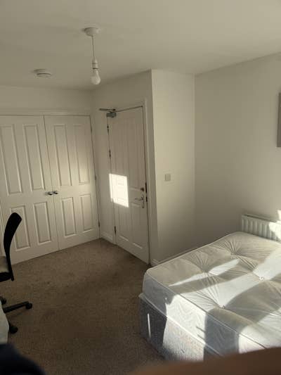  Available 26/11/205 Ensuite Room £675 with Garden Main Photo