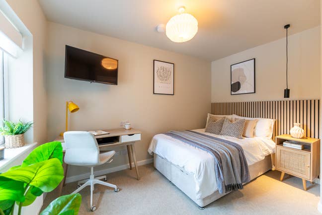 Designer Double Ensuite Room ✨ Main Photo