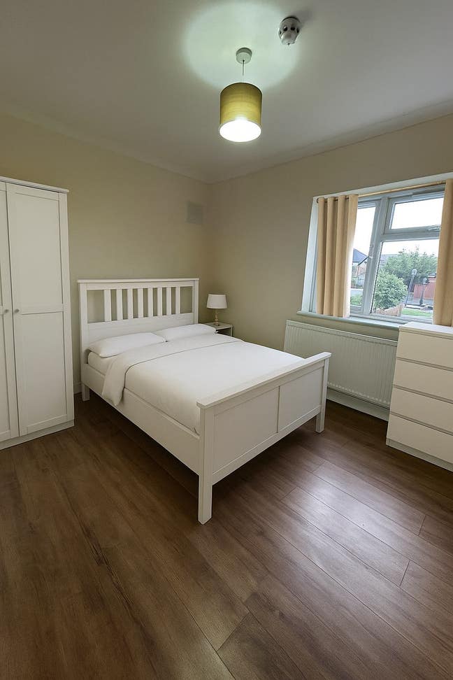 Beautifully decorated spacious rooms in Edgware Main Photo