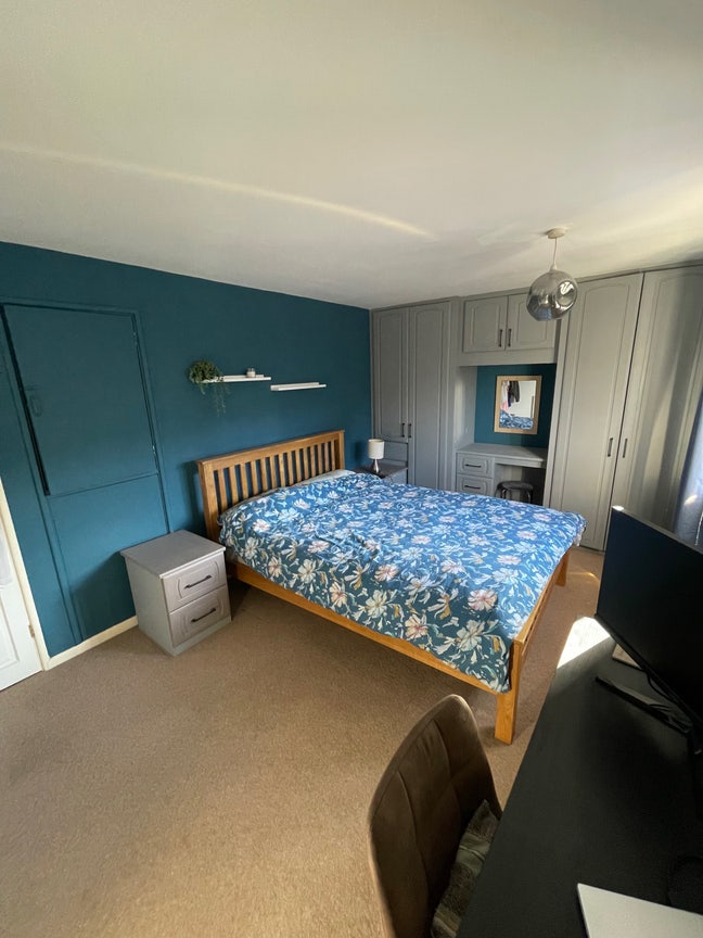 Great size bedroom + plenty of storage  Main Photo