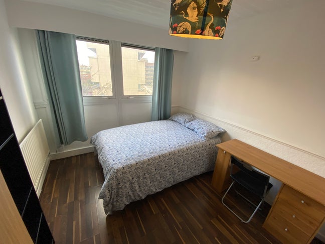 Available Now ! Bethnal Green ! Amazing Double ! Main Photo