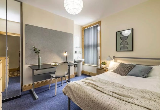 Double room available to rent Lenton - 6 bed house Main Photo