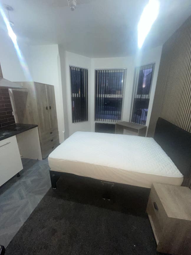 Newly Decorated Spacious Studio Main Photo