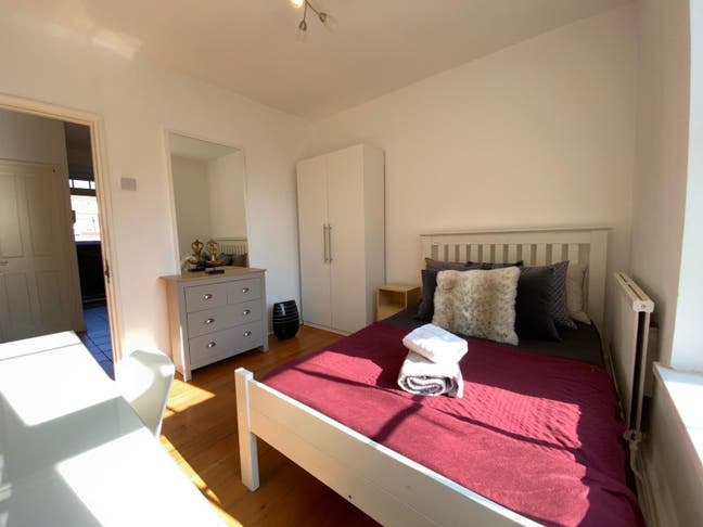 Double Rooms Available in Stockwell – from 02/12 Main Photo