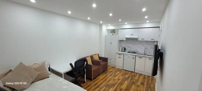 Brand New Luxurious Large bedsit studio room Main Photo