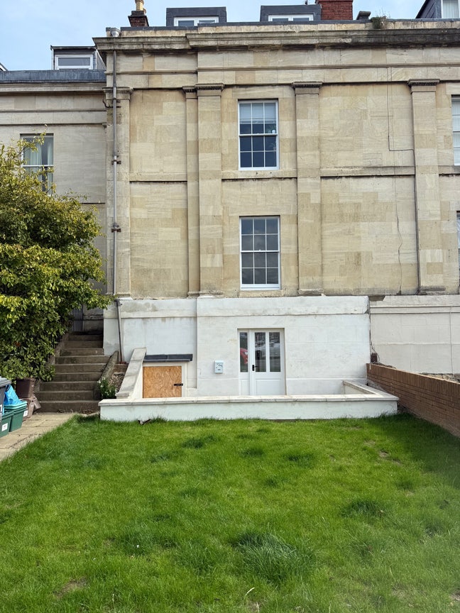 Stunning 1 bed flat in grade 2 listed building Main Photo