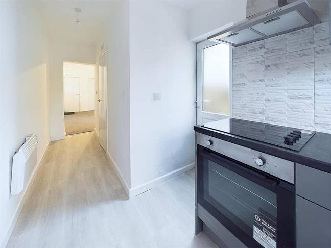 This newly renovated one-bedroom flat  Main Photo