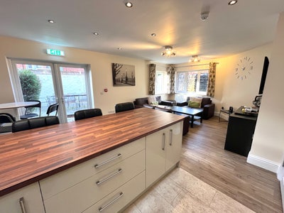 Bills Included - Luxury, Location, Lifestyle Main Photo