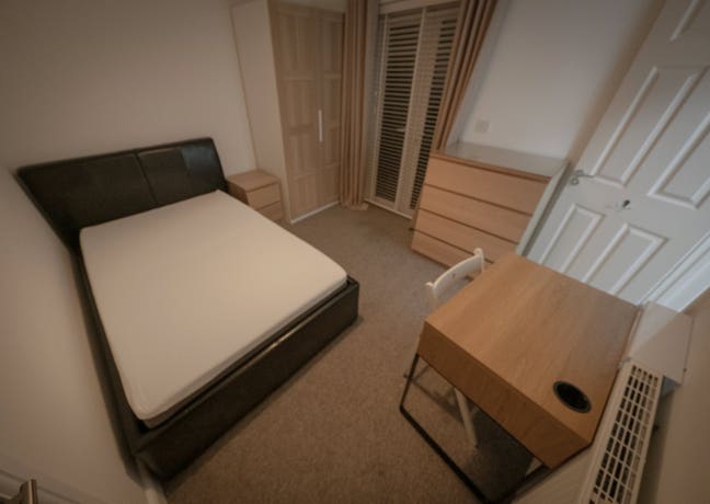 Large Double Room, with EnSuite, All Bills Include Main Photo