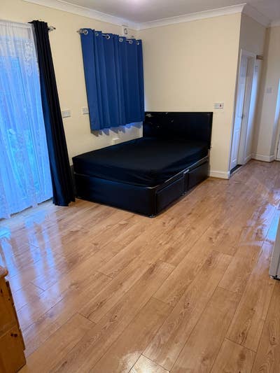 Spacious & Cosy En-suite Room for Rent TW3 3AL Main Photo
