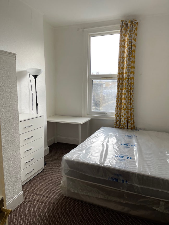 Double room in split level flat, WiFi, 2 bathrooms Main Photo