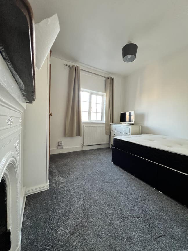 A small double room for rent  Main Photo