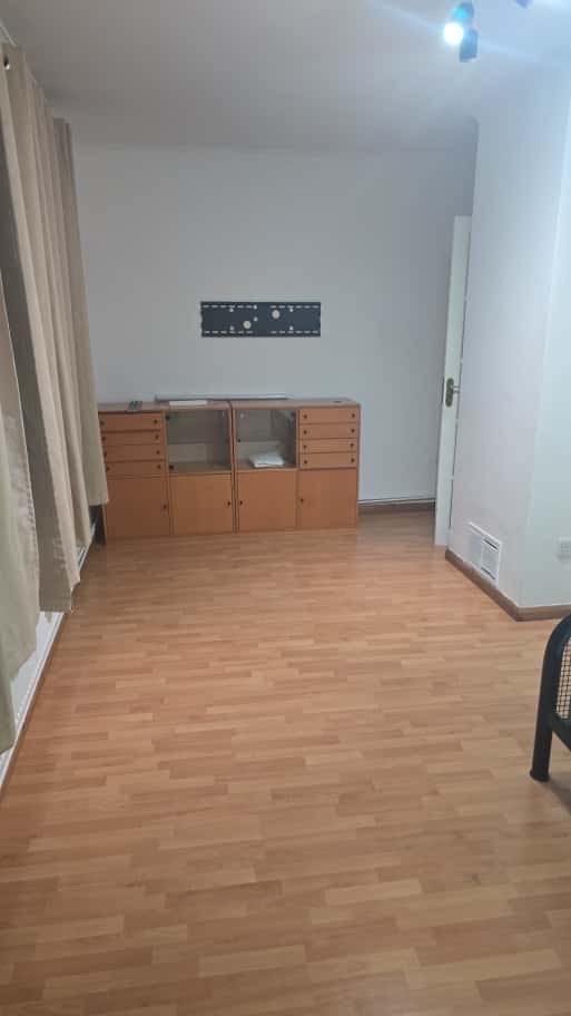 Large Room for Rent in Roehampton — Female Only Main Photo