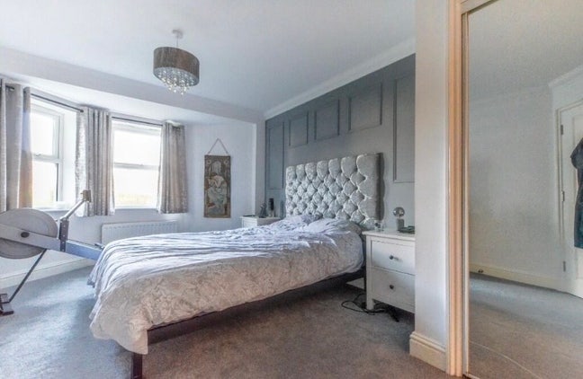 Bright large double room with en-suite £625.   Main Photo