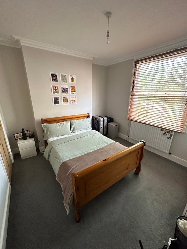 Double room available in Brackenbury  Main Photo