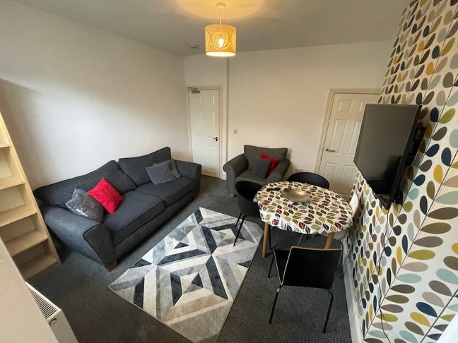 1 Room Available Within 3 Bed Student House Main Photo