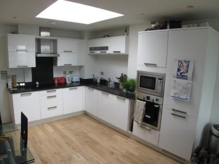 Double bedroom and own bathroom in E1! Main Photo