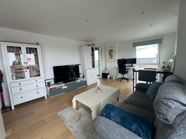 NW9 Colindale | Modern 1-Bedroom Apartment  Main Photo