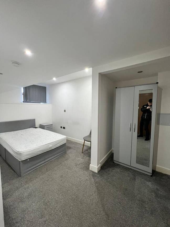 Bond Street - Double En-suite Room, Close to Tram  Main Photo