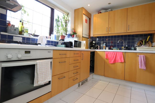 Bright Double Room in Canada Water, Share with 2 Main Photo