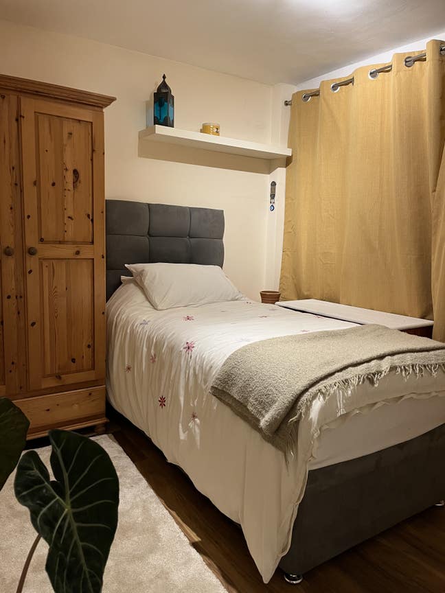 Short Term Let Garden Room  Main Photo