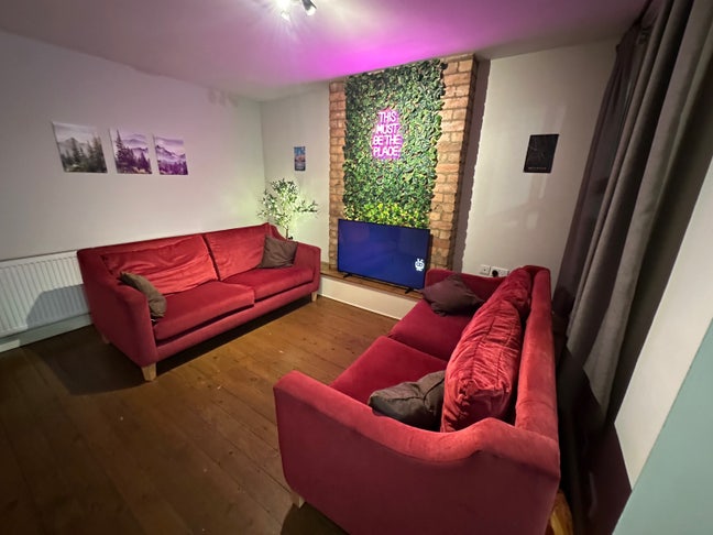 ⭐ Rooms ready to move in! QMC / City hospital Main Photo