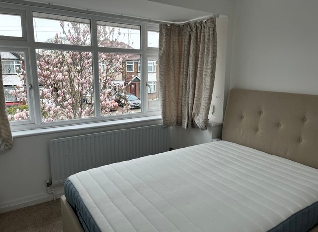 Room for rent -Perivale Main Photo