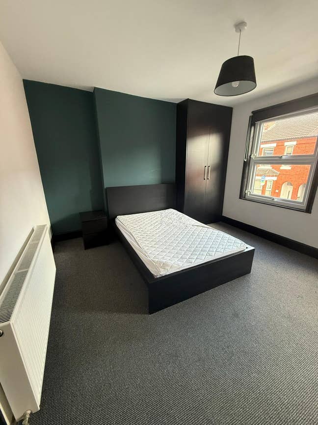 One Room in 4 Bed House - Chester  Main Photo