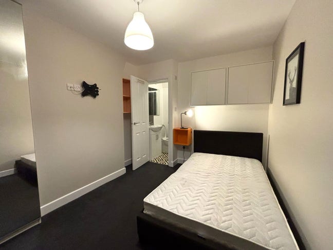 🧡 Beautiful En-suite Room, Liverpool Rd 🏡 Main Photo