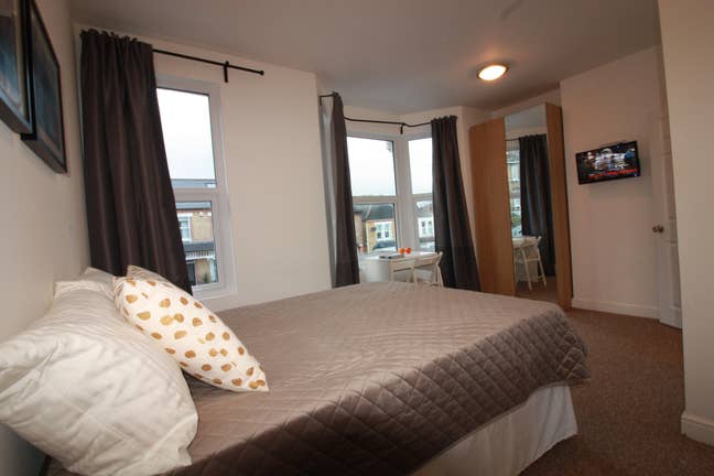 Double Room with Ensuite Main Photo