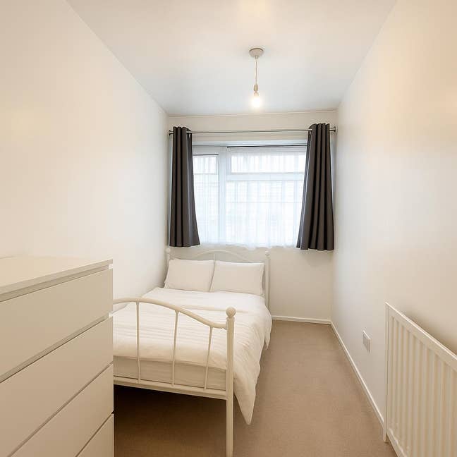 1 Room Left- Bills Included - Close to Whitechapel Main Photo