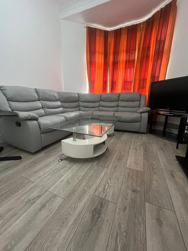 Furnished 2 Bed Flat - Bills Included - Glasgow Main Photo