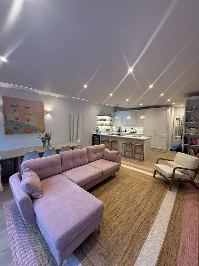 Double Bed in Newly Renovated GF Flat Hambalt Road Main Photo