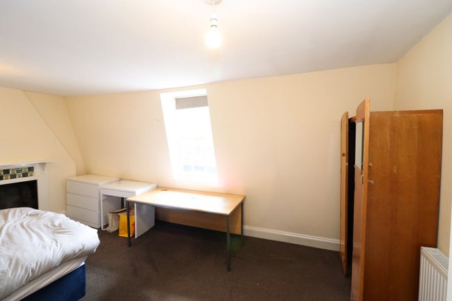 Two Rooms Available | Opposite Station (E3) Main Photo