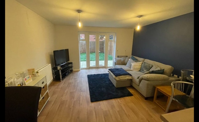Double Room Available to rent Mon-Fri Main Photo